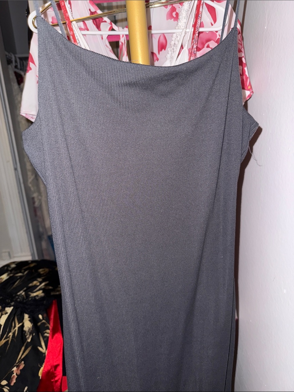 Classic Black Maxi Slip Skirt - Sleek Everyday Style - Picture 2 of 4
